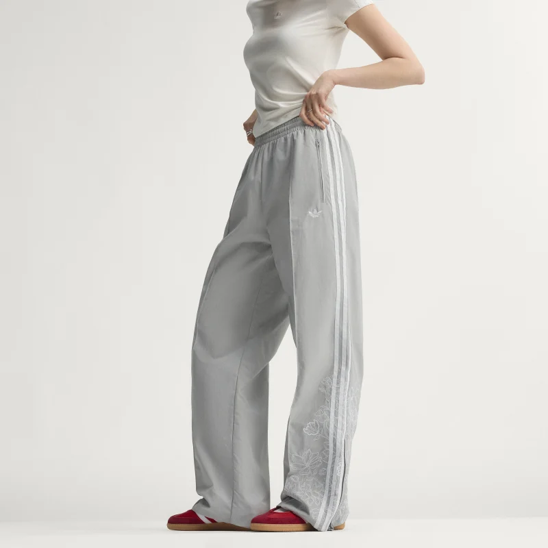 adidas — FLORAL GFX FIREBIRD LOOSE TRACK PANT