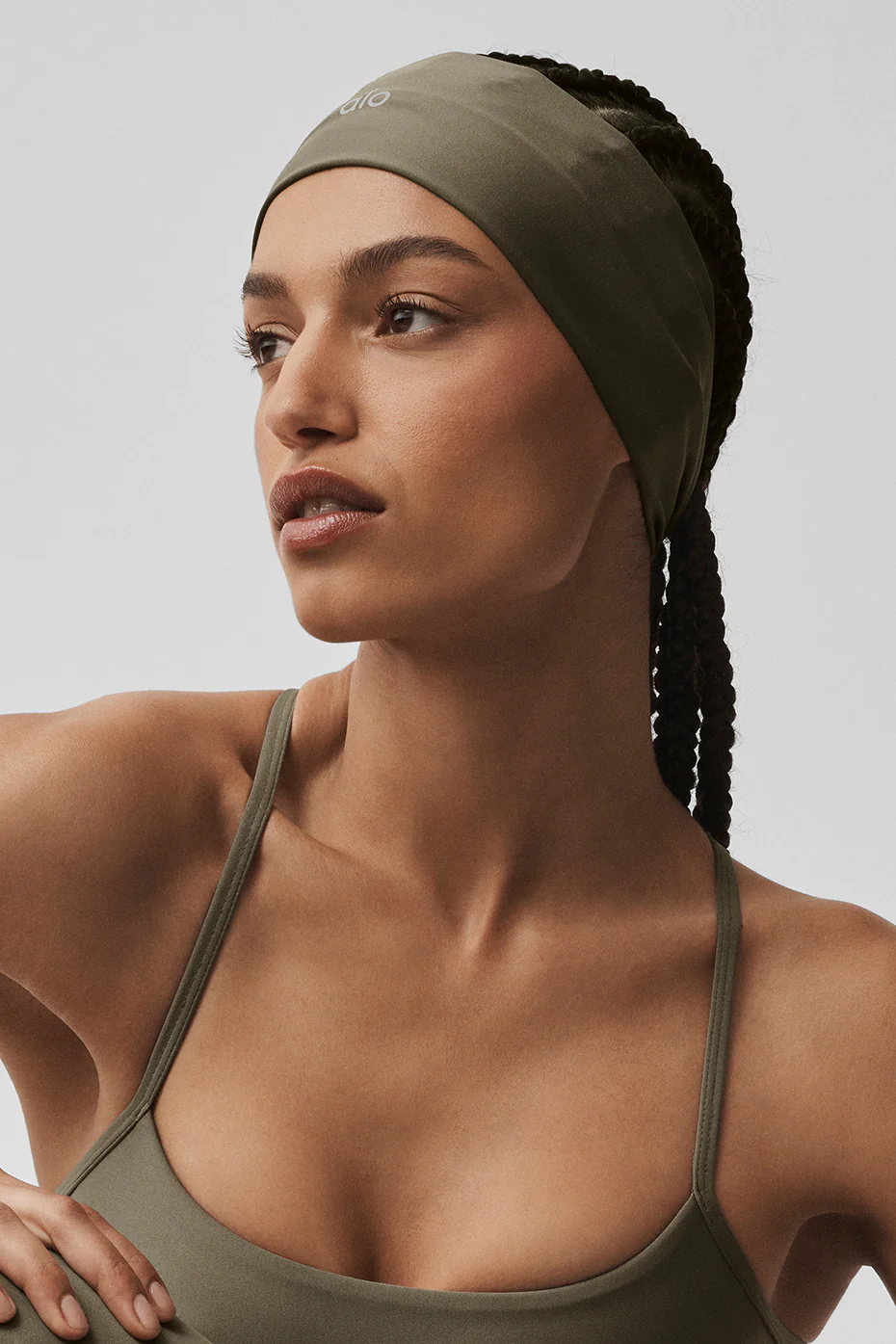 Alo Yoga — Airlift Headband - Olive Tree