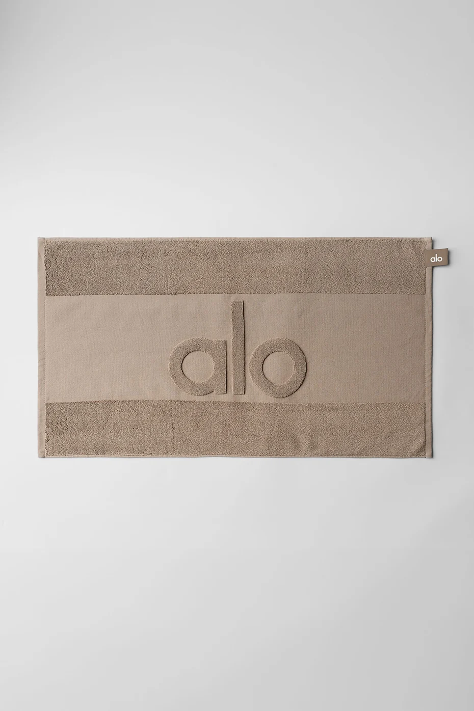 Alo Yoga — Keep It Cool Gym Towel - Gravel