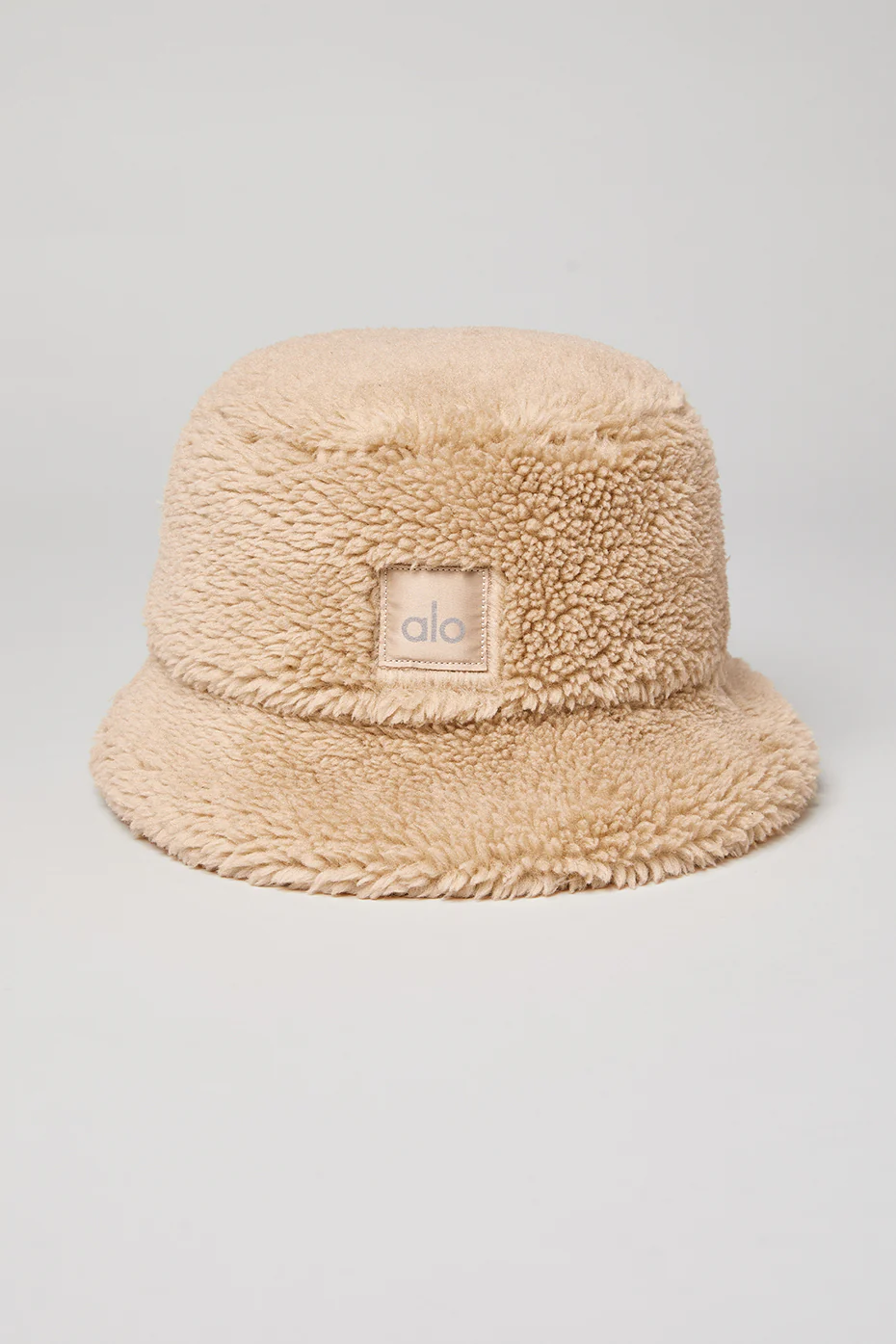 Alo Yoga — Foxy Sherpa Bucket Hat - Camel