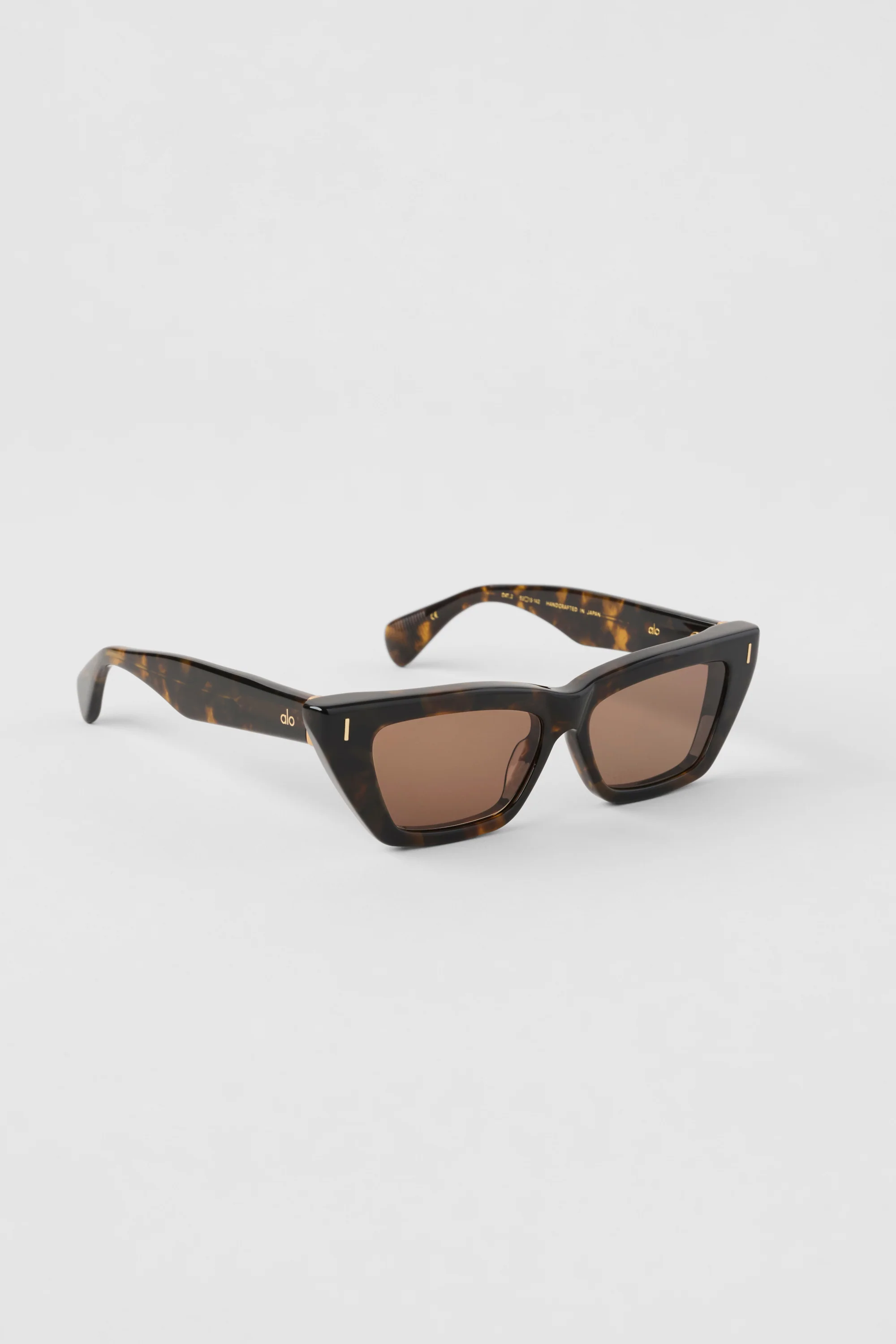 Alo Yoga — ALO Cat Eye Sunglasses - Tortoise