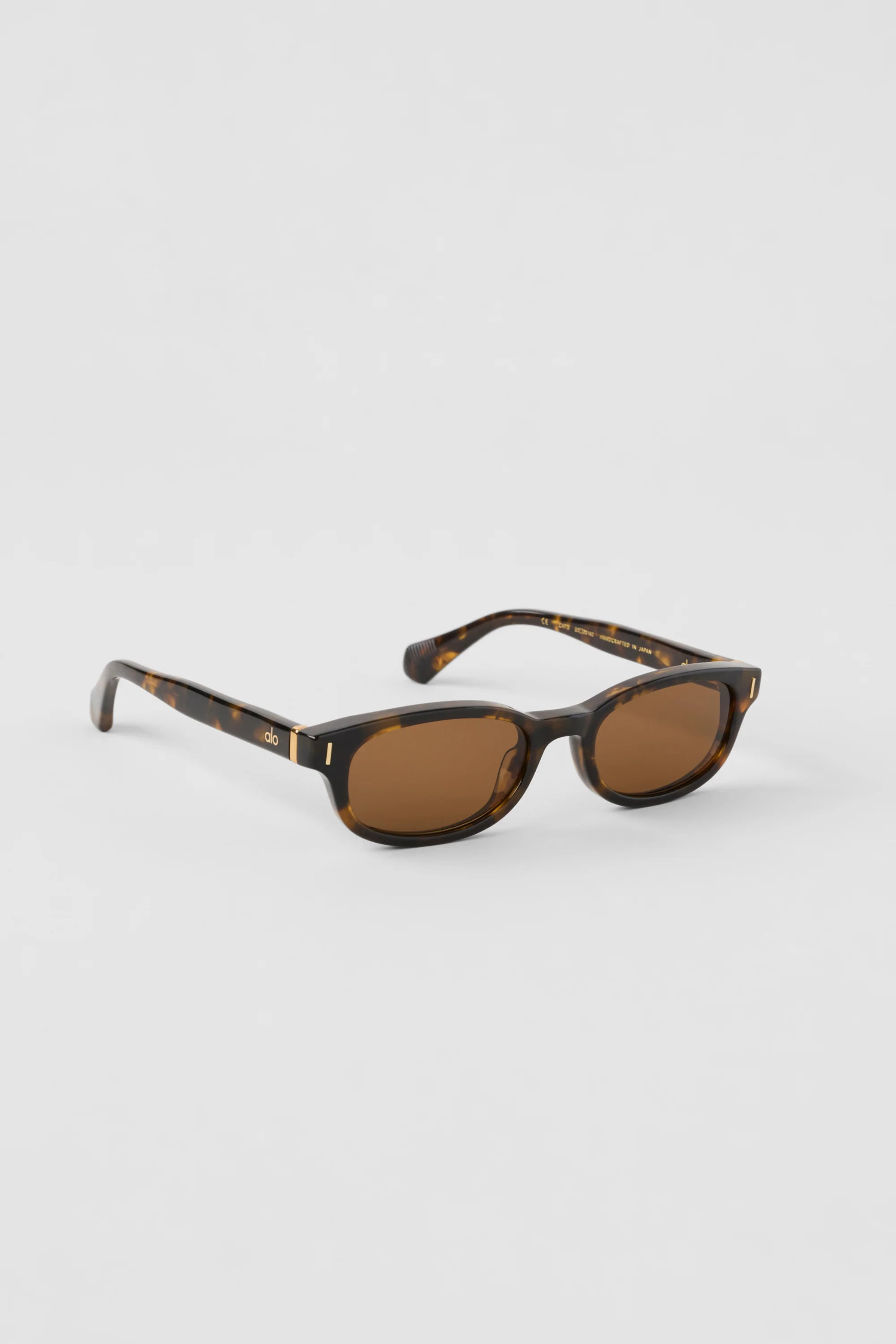 Alo Yoga — ALO Skinny Oval Sunglasses - Black/Yellow