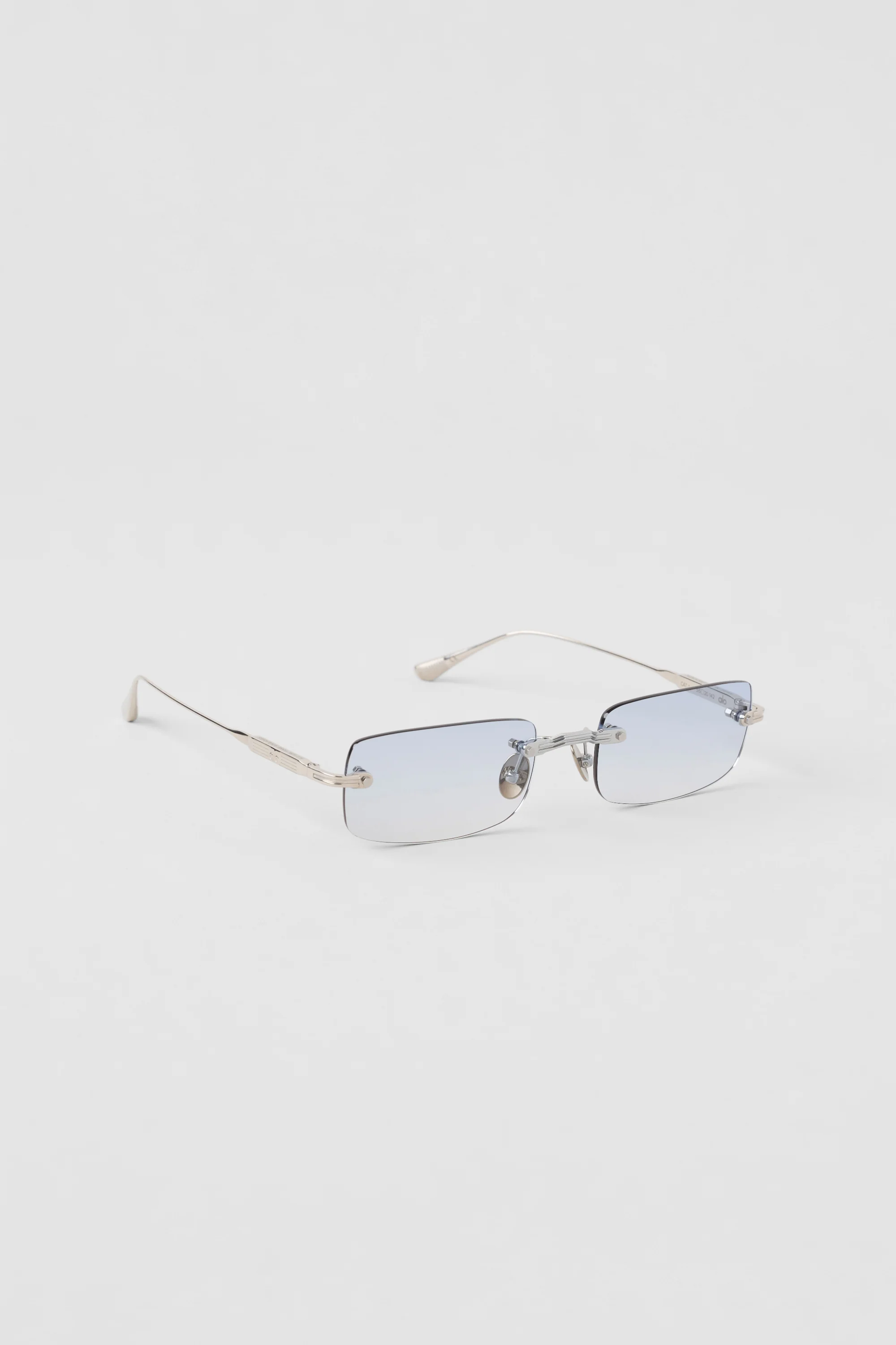 Alo Yoga — ALO Wire Frame Sunglasses - Chrome/Blue Gradient