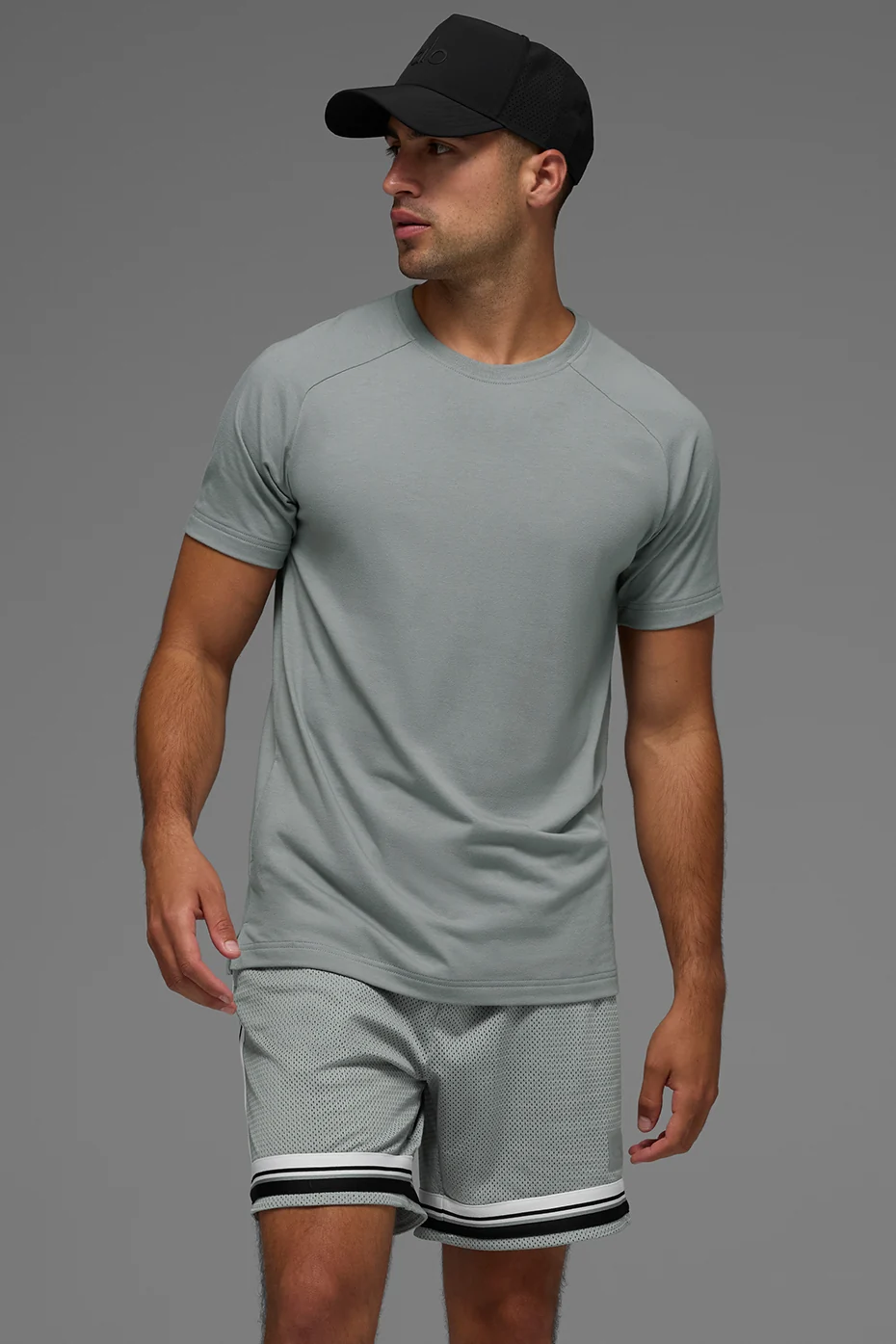 Alo Yoga — Triumph Raglan Tee - Lunar Grey