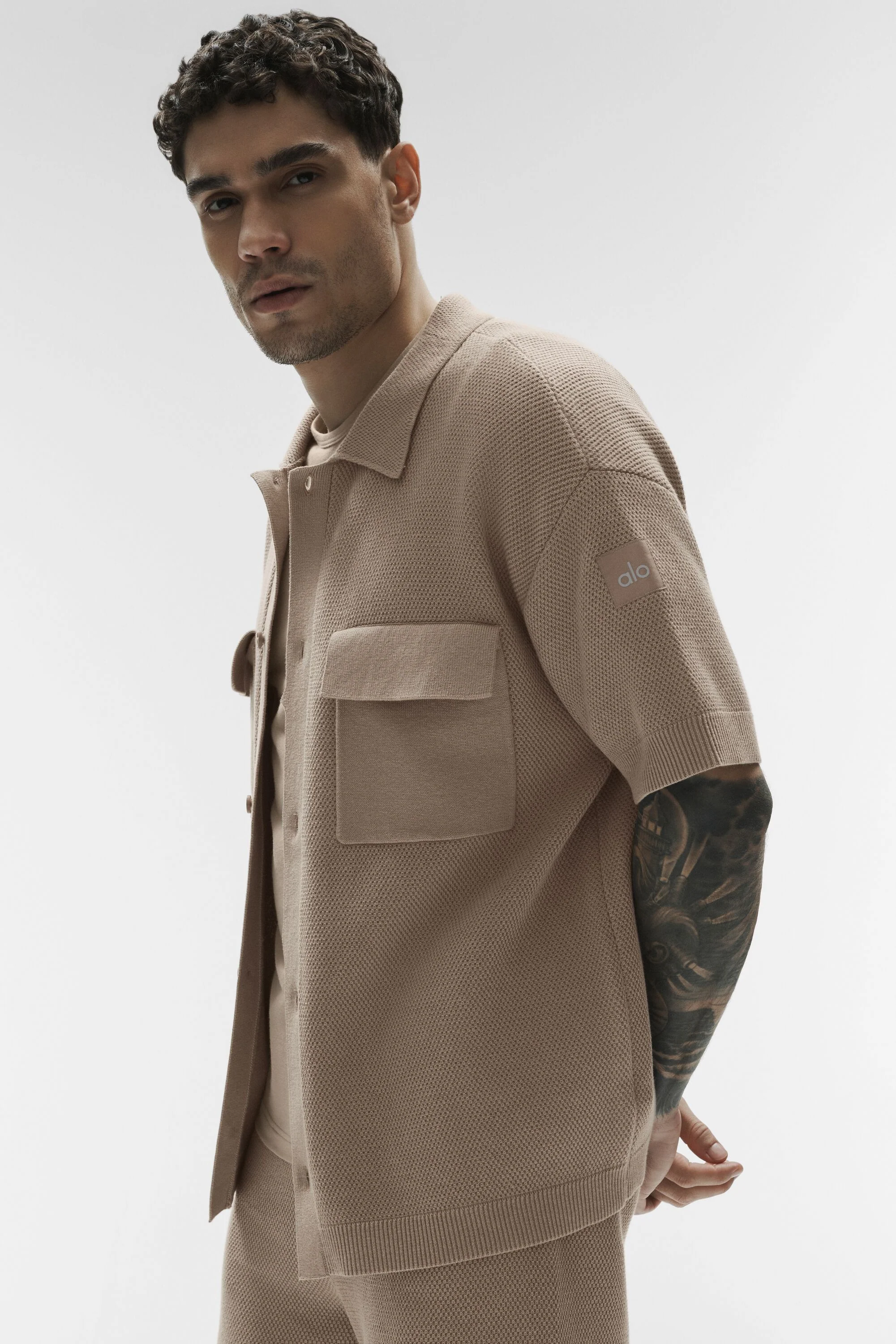 Alo Yoga — Sports Club Sweater Knit Short Sleeve Button Up - Gravel