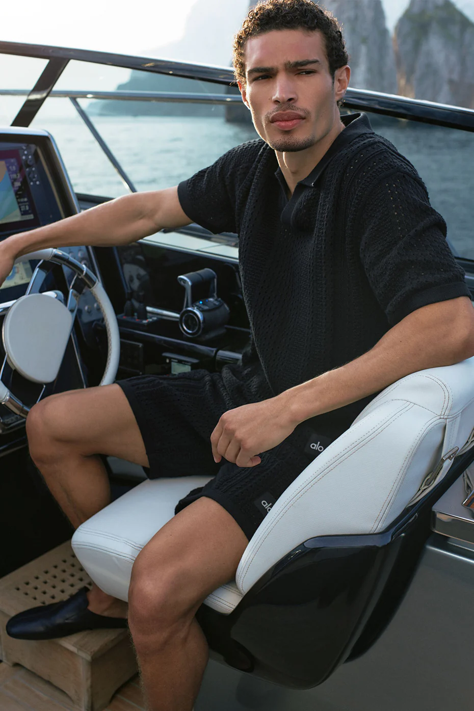 Alo Yoga — Coastline Knit Short Sleeve Polo - Gravel