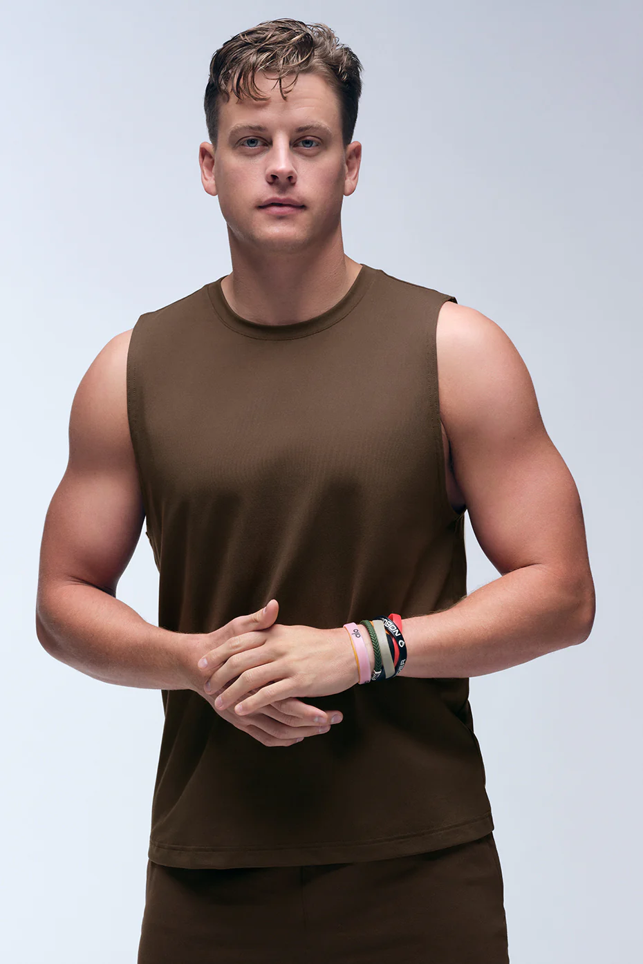Alo Yoga — Conquer Muscle Tank - Espresso