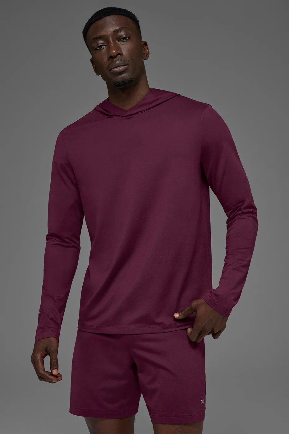 Alo Yoga — Conquer Reform Long Sleeve With Hood - Desert Sage