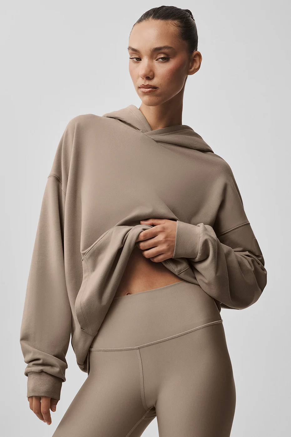 Alo Yoga — Double Take Hoodie - Gravel