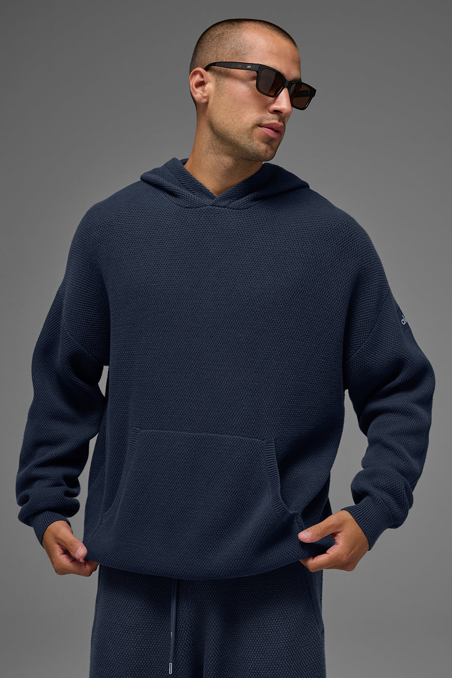 Alo Yoga — Sports Club Sweater Knit Hoodie - Navy