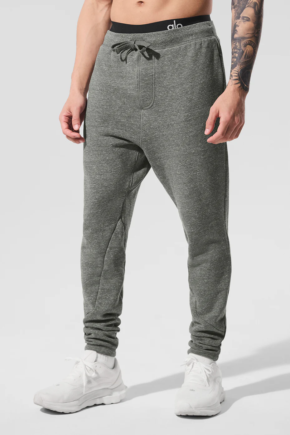 Alo Yoga — The Triumph Sweatpant - Grey Triblend