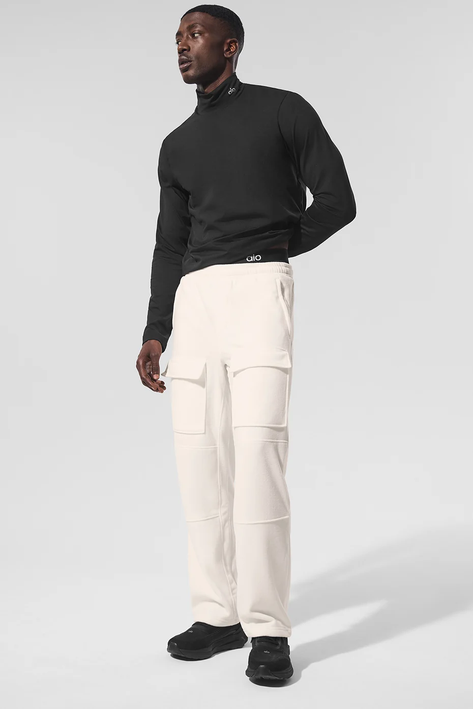 Alo Yoga — Polar Fleece Ridge Cargo Pants - Black