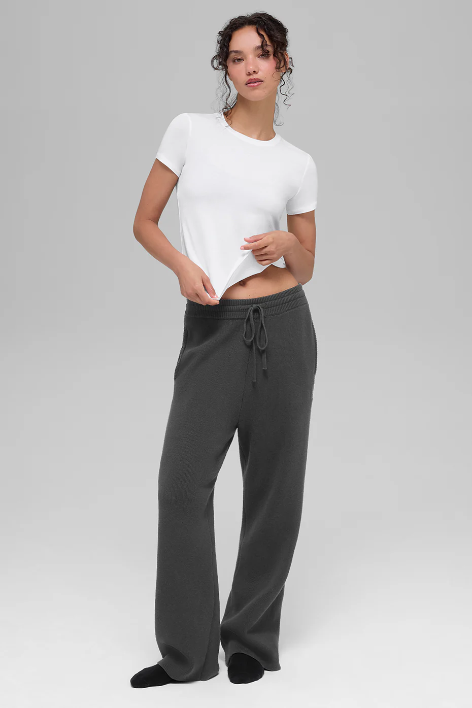 Alo Yoga — Scholar Straight Leg Sweatpant - Ivory