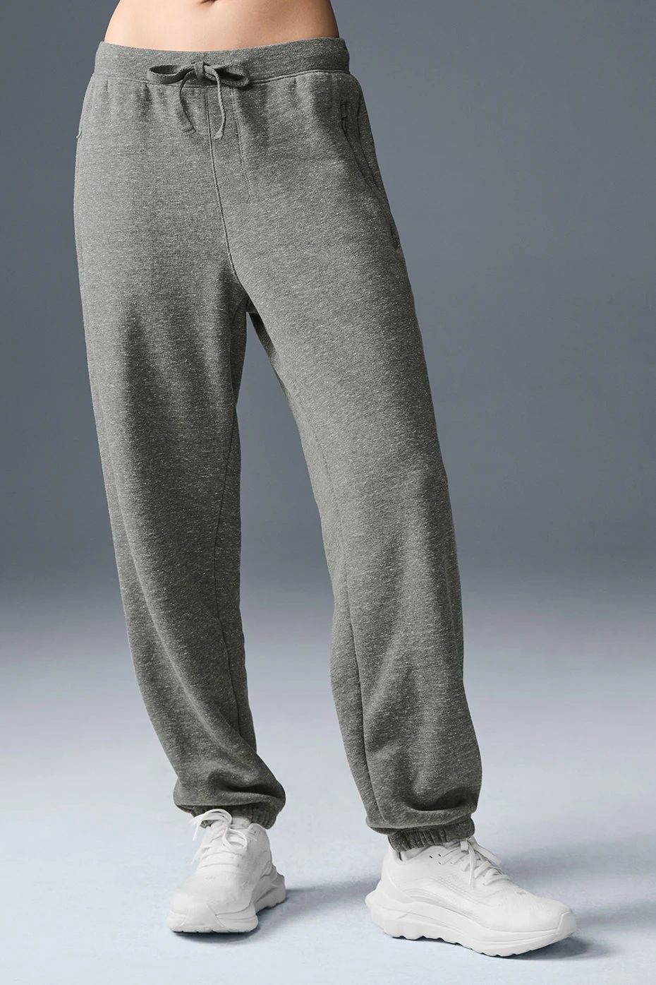Alo Yoga — Triumph Restore Sweatpant - Grey Triblend