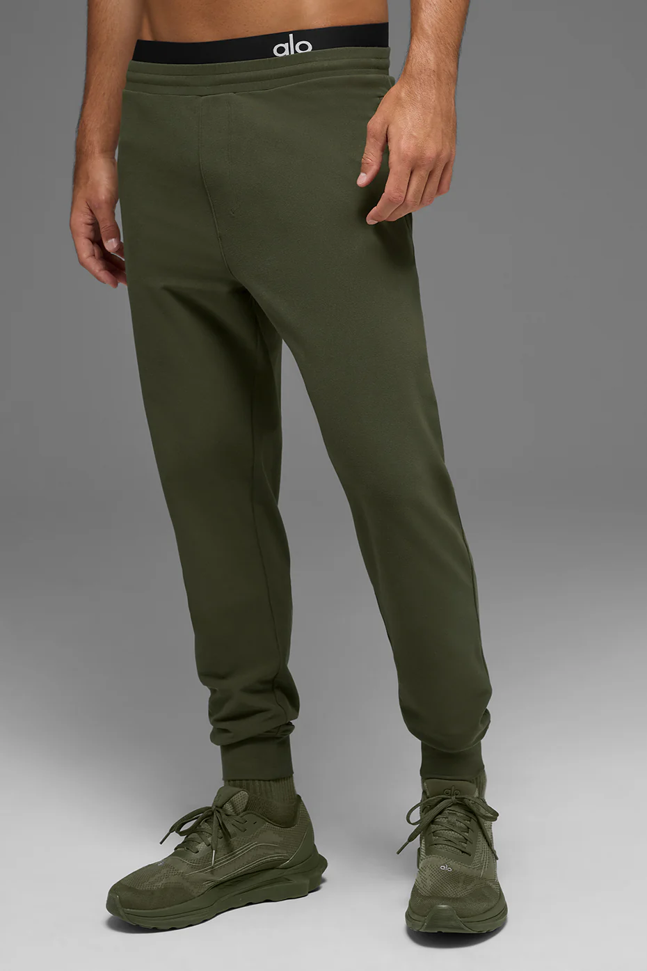Alo Yoga — Conquer Max Performance Jogger - Gravel