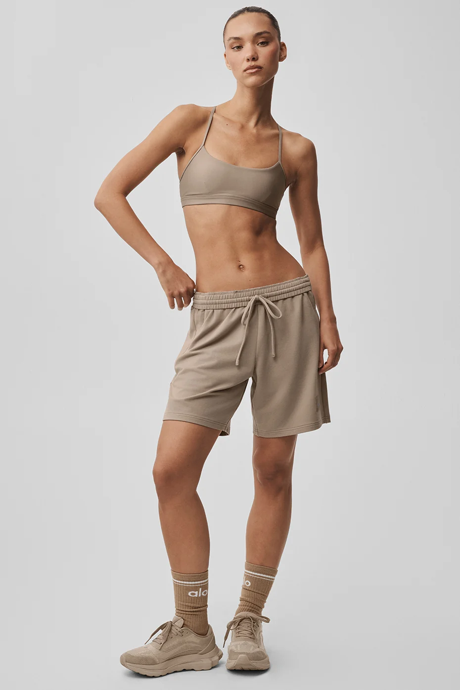 Alo Yoga — 7" Double Take Short - Gravel
