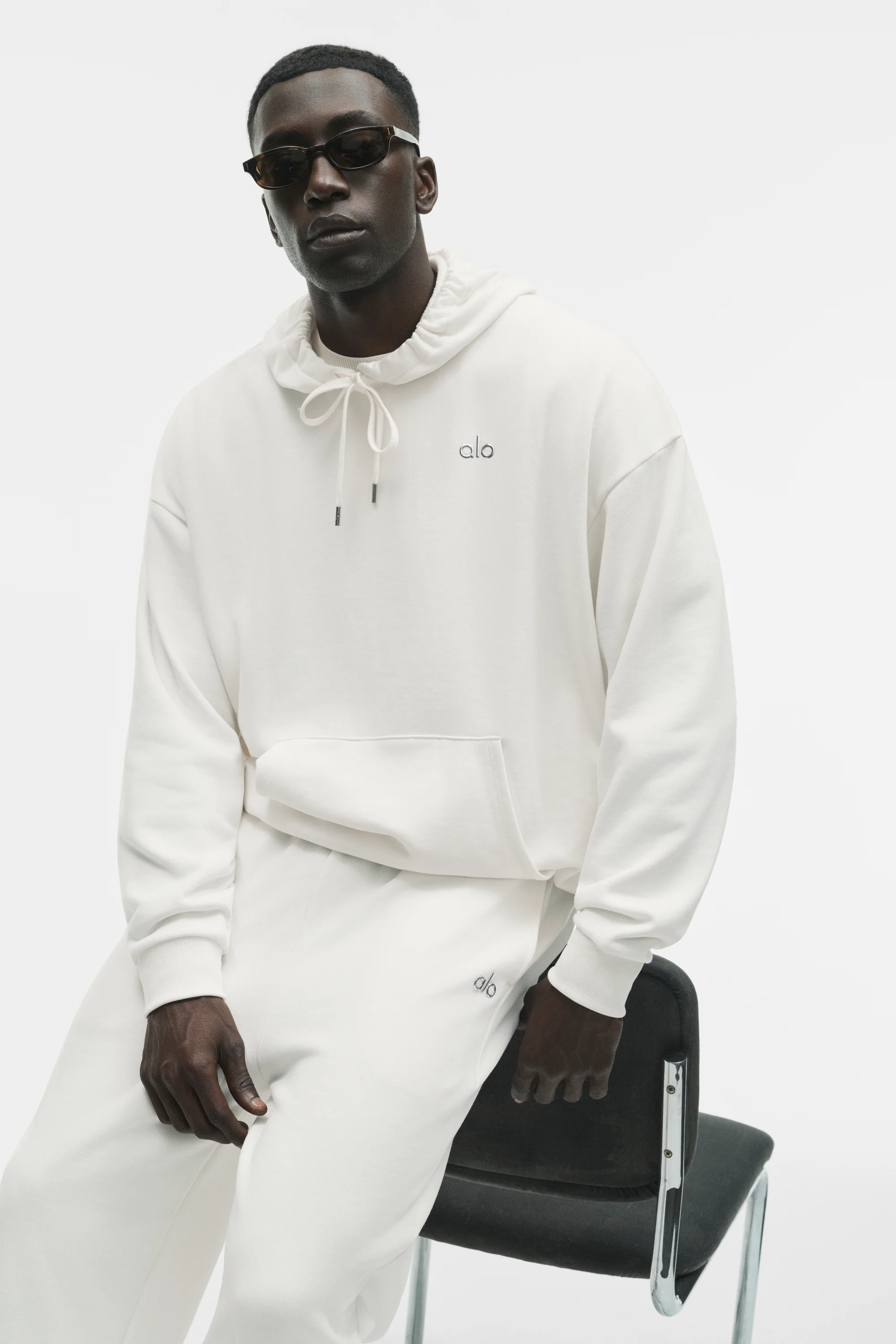 Alo Yoga — Accolade Hoodie - Ivory