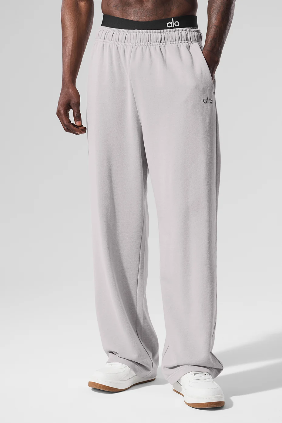 Alo Yoga — Washed Accolade Straight Leg Sweatpant - Grey Sky Wash