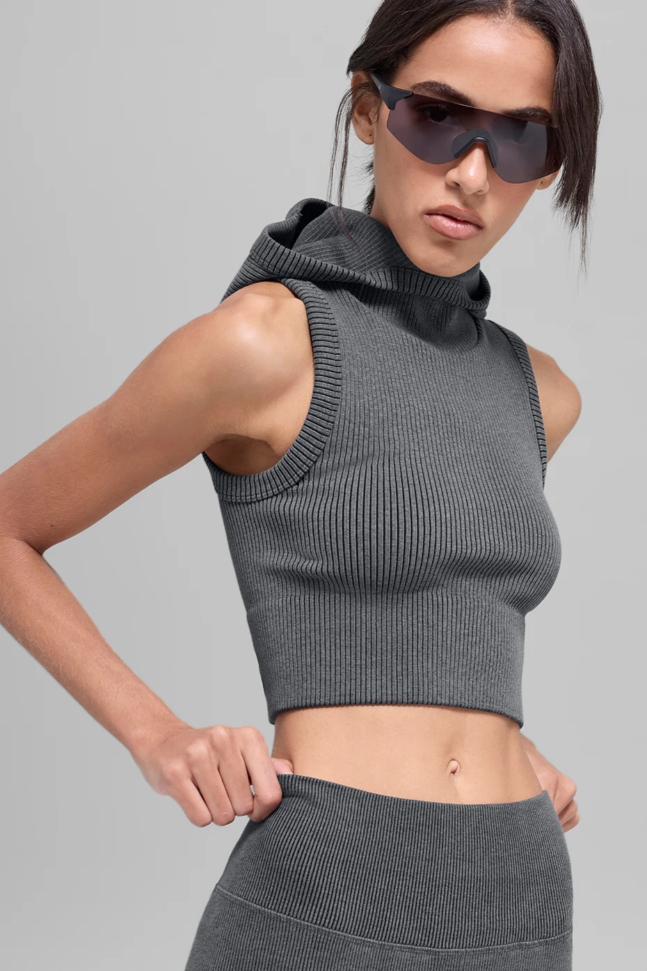 Alo Yoga — Seamless Two Tone Rib Hooded Vest - Dark Misty Grey Heather
