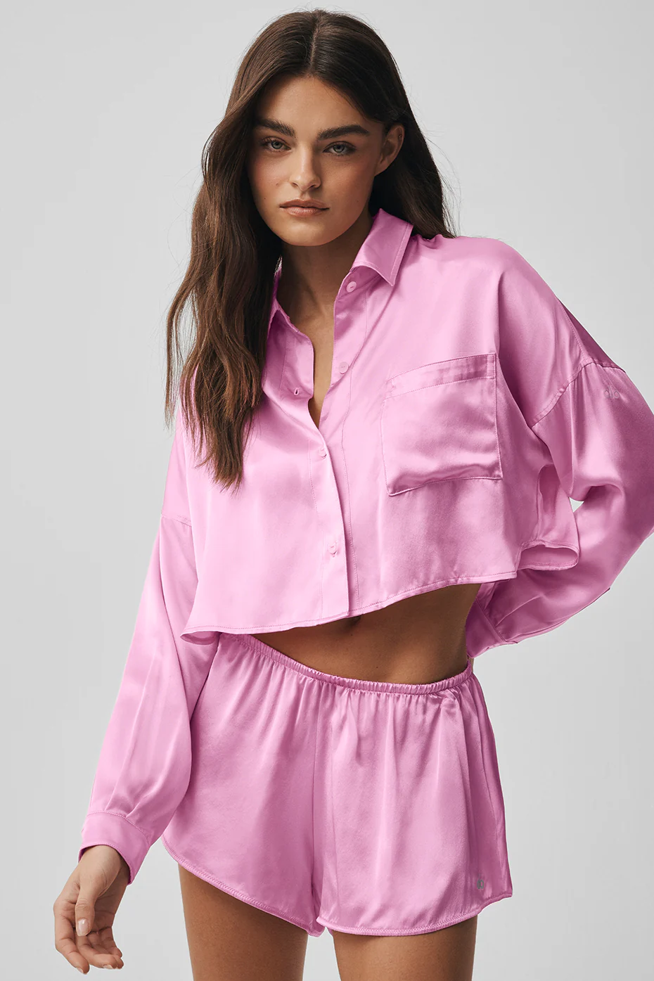 Alo Yoga — Silk Luminous Cropped Button Down Long Sleeve - Plum Kiss