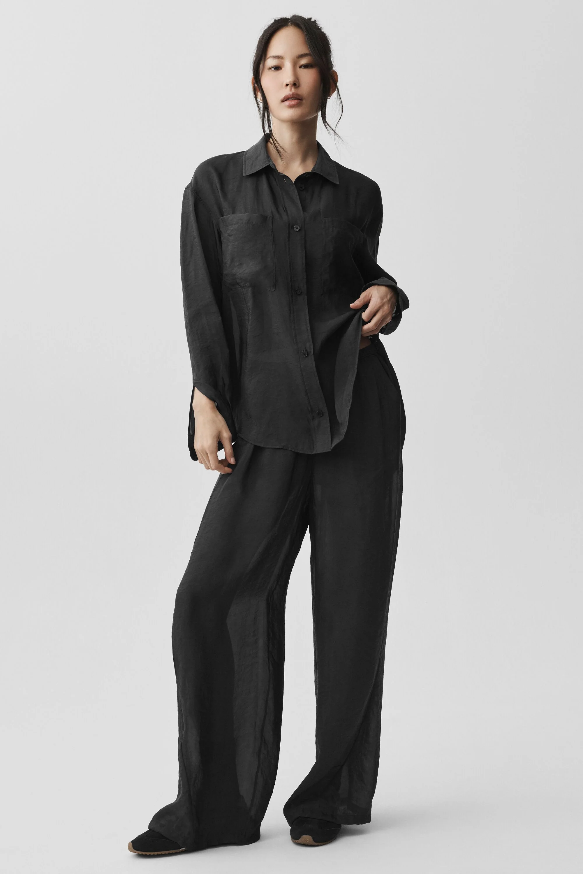 Alo Yoga — Semi-Sheer Golden Hour Button Down Long Sleeve - Dune Grass