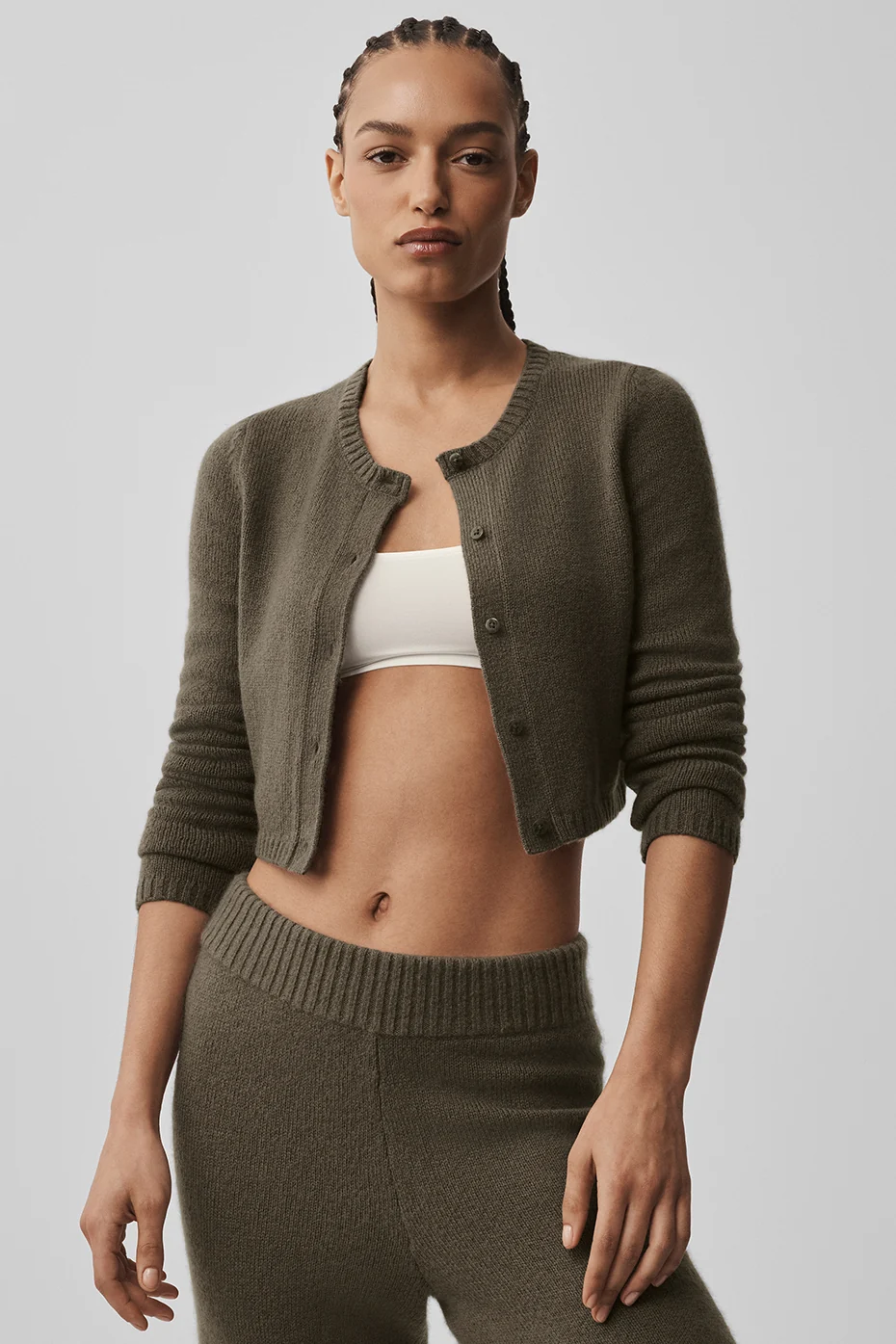 Alo Yoga — Wool Cashmere New Class Cropped Cardigan - Olive Tree