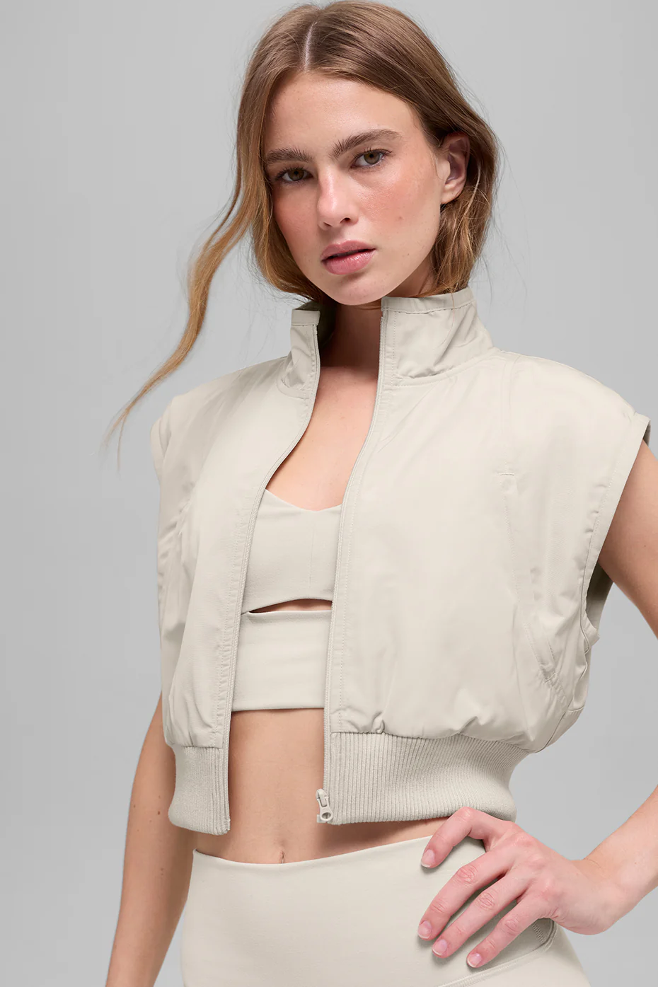 Alo Yoga — In Motion Vest - Bone
