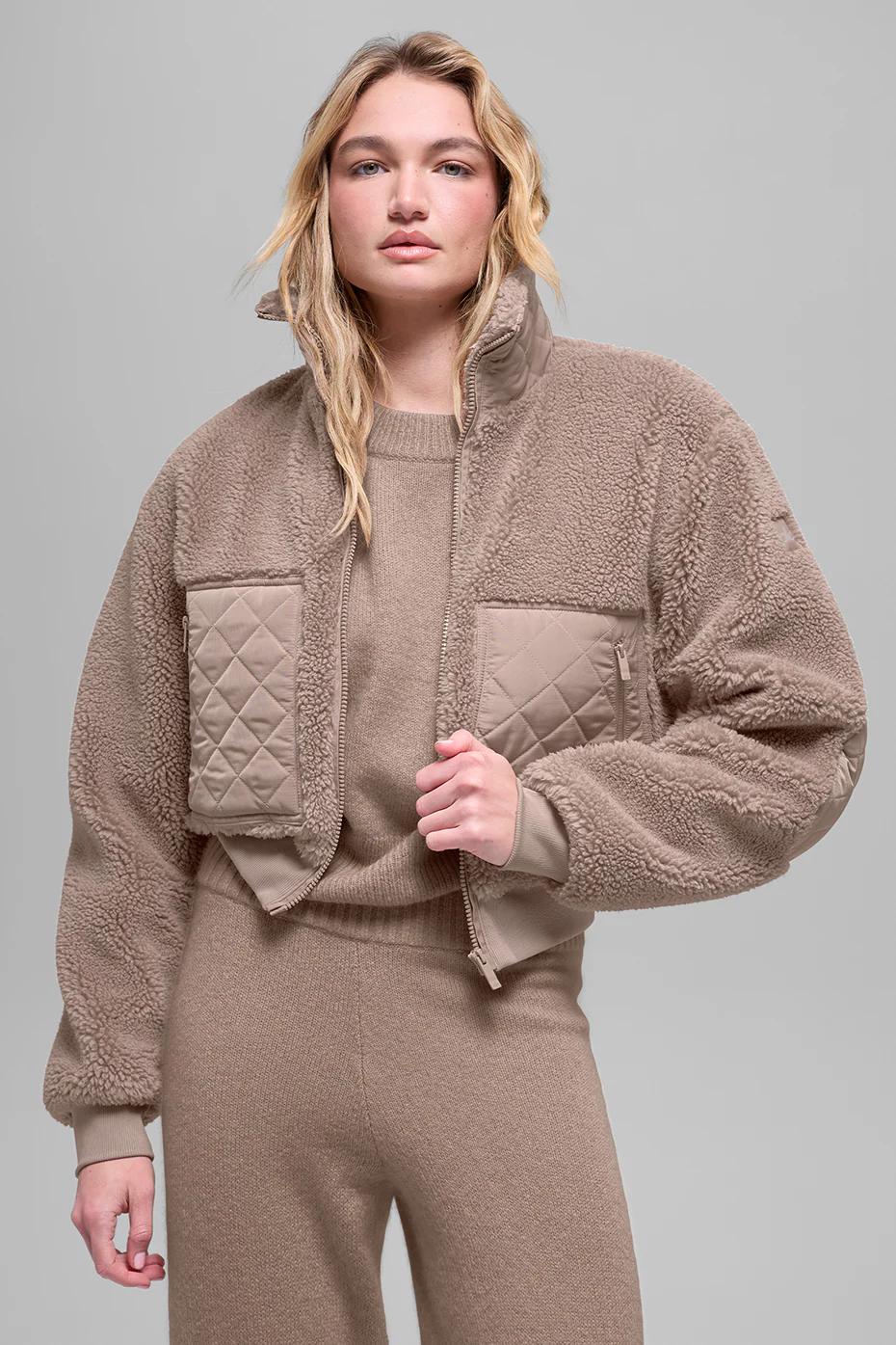 Alo Yoga — Sherpa Edge Bomber - Chai Latte