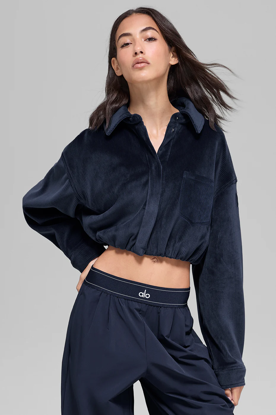Alo Yoga — Ribbed Velour Cropped Mountain Side Jacket - Navy