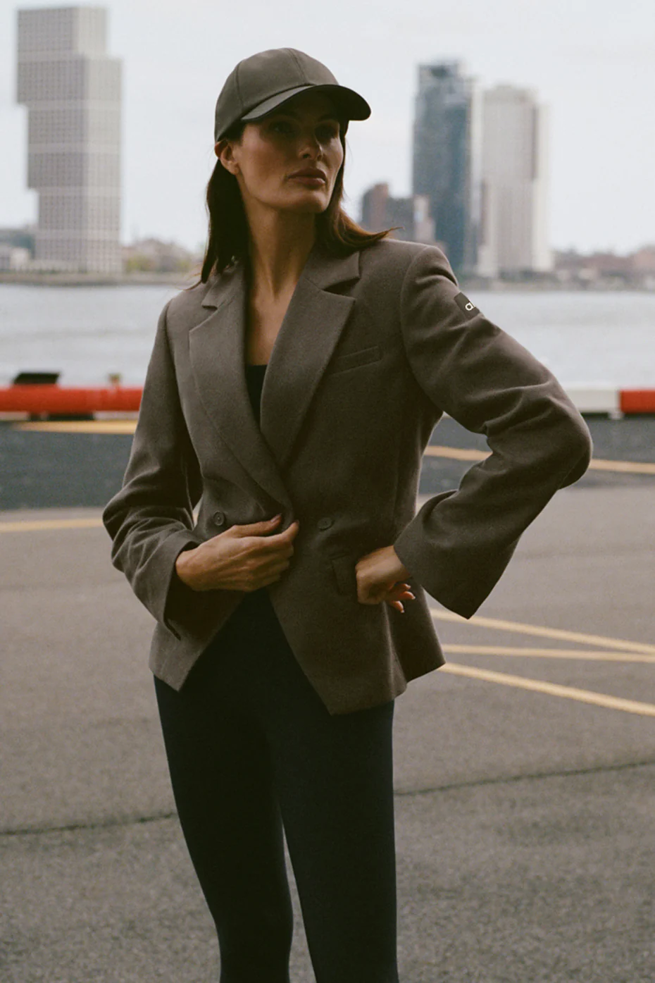 Alo Yoga — Cinch Blazer - Olive Tree