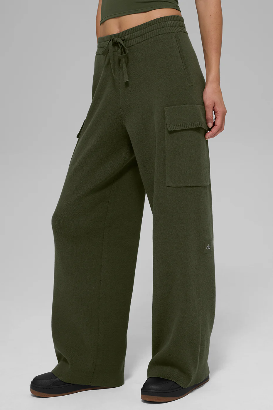 Alo Yoga — Scholar Knit High-Waist Cargo Pant - Espresso