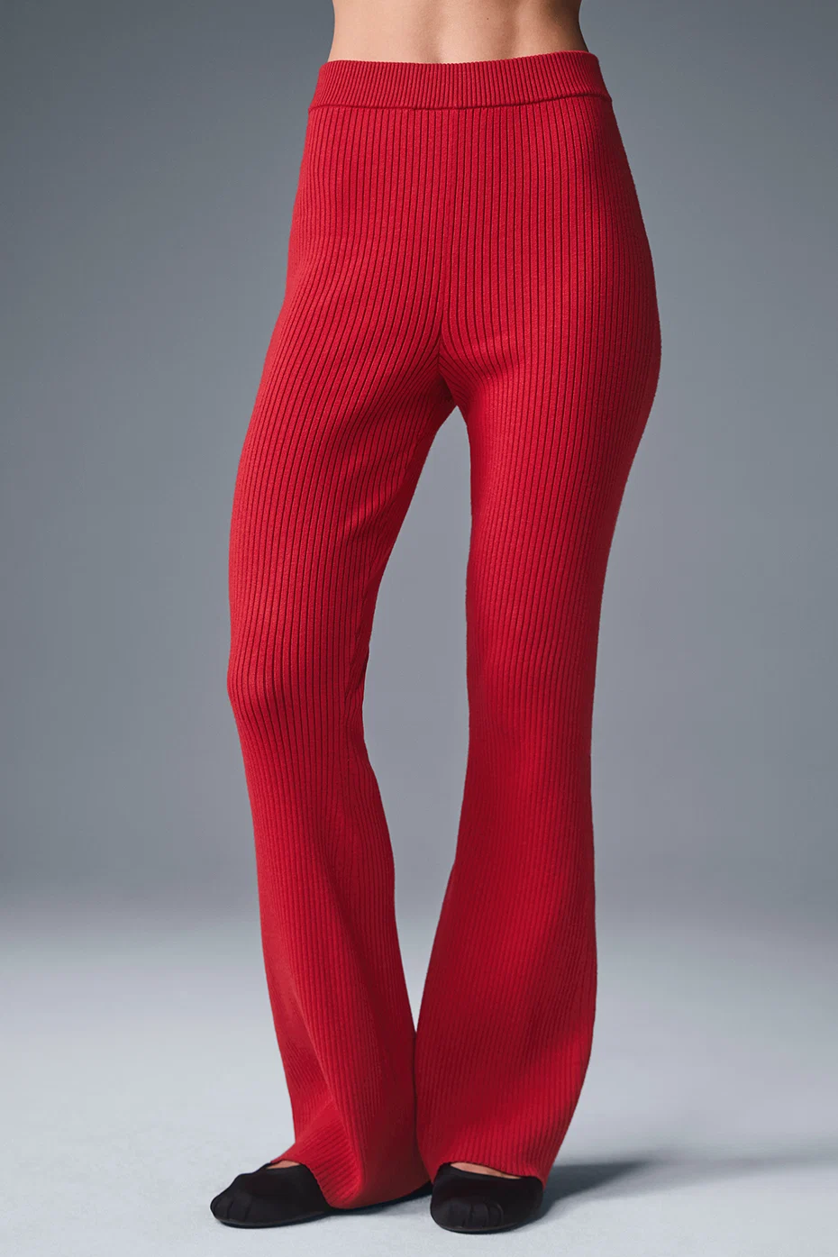 Alo Yoga — Denim Knit High-Waist Flare Pant - Bold Red/Dark Bold Red