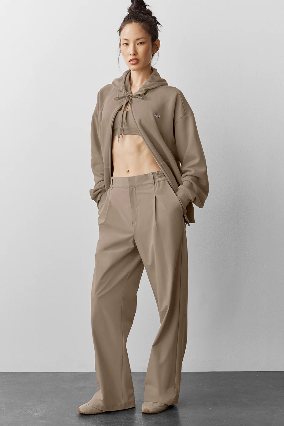 Alo Yoga — High-Waist Pursuit Trouser (Regular) - Gravel