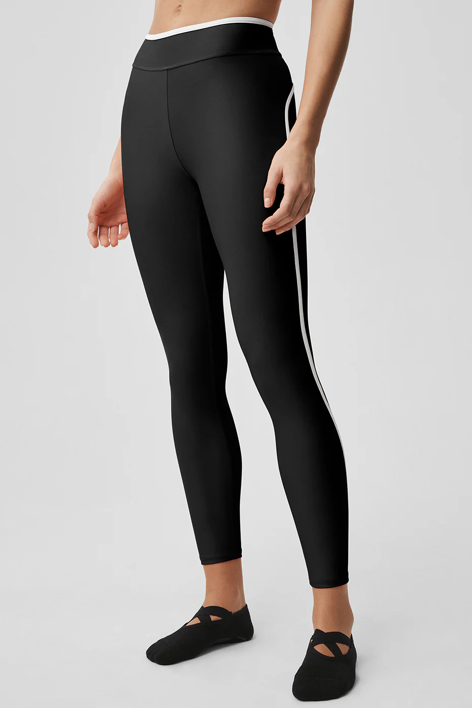 Alo Yoga — Airlift High Waist Charger 7/8 Legging - Candy Heart Pink/White
