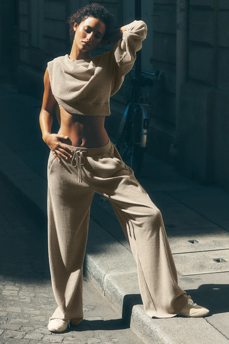 Alo Yoga — Muse Wide Leg Pant - Gravel Heather