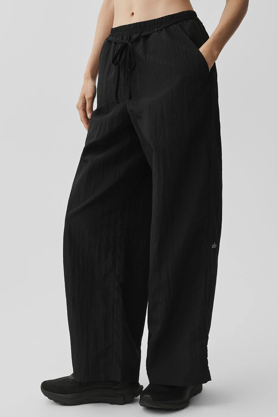 Alo Yoga — Ripstop Electric Straight Leg Pant - White