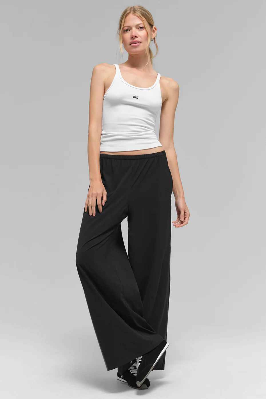 Alo Yoga — Breezy Wide Leg Pant (Regular) - Black