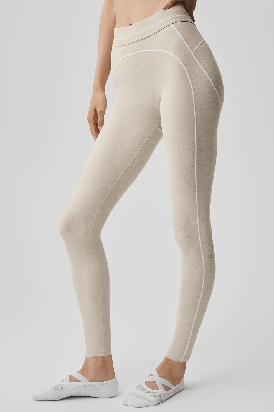 Alo Yoga — 7/8 High-Waist Alosoft Heart Throb Legging - Oatmeal Heather/White