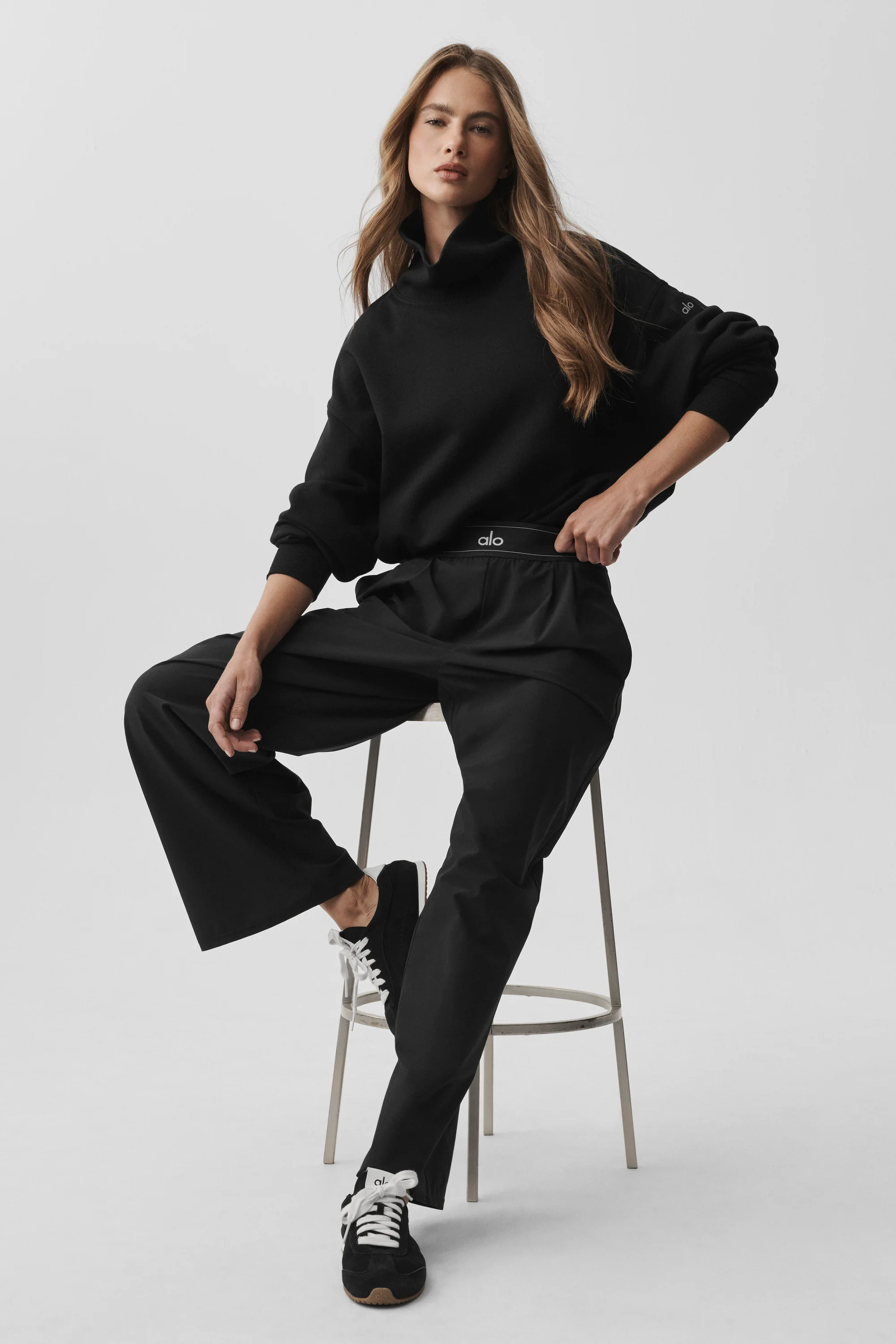 Alo Yoga — Suit Up Trouser (Short) - Navy