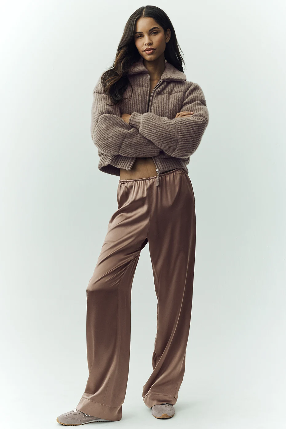 Alo Yoga — Silk Luminous Pant (Long) - Alpine Cocoa