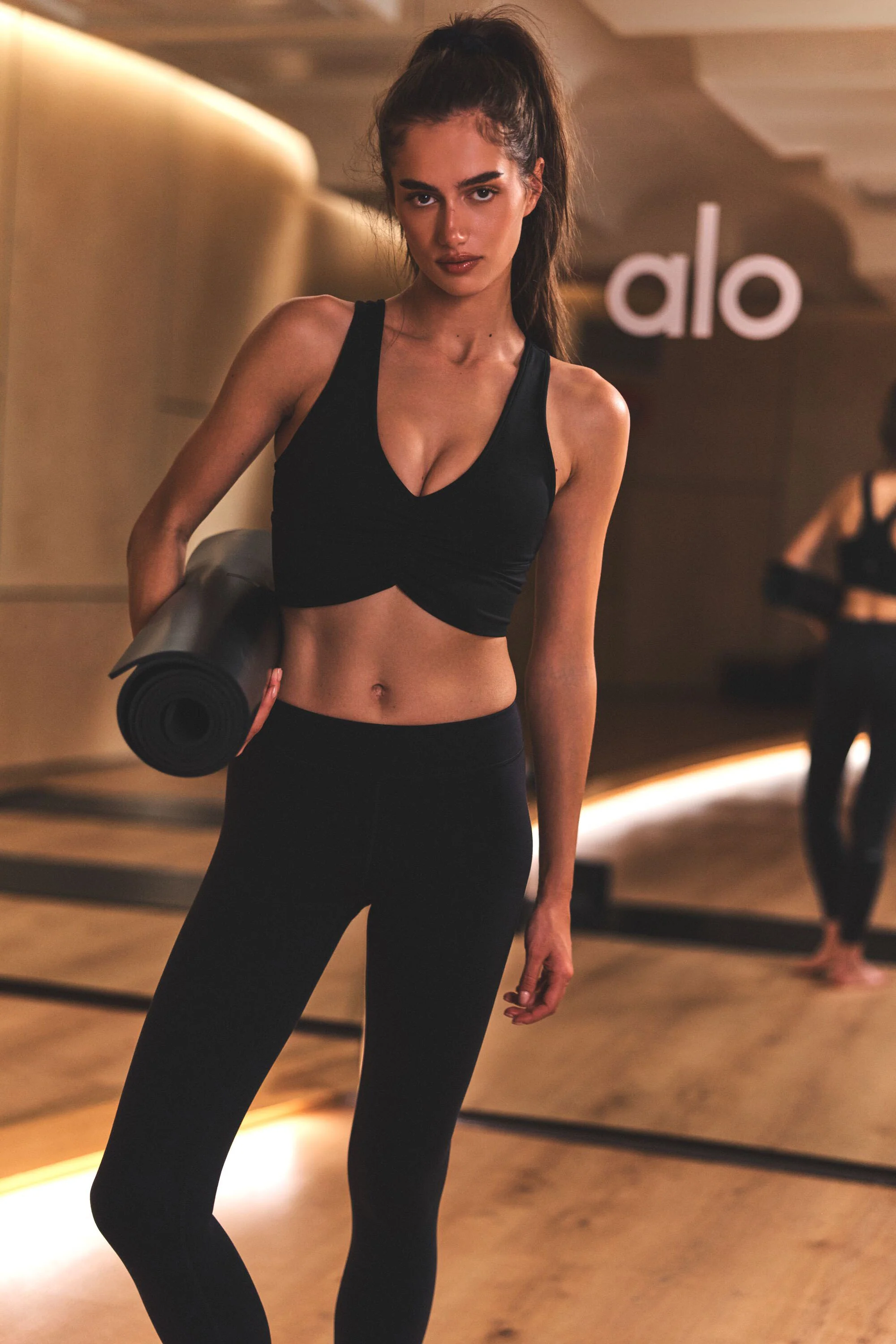 Alo Yoga — Airbrush Low-Rise Legging - Black