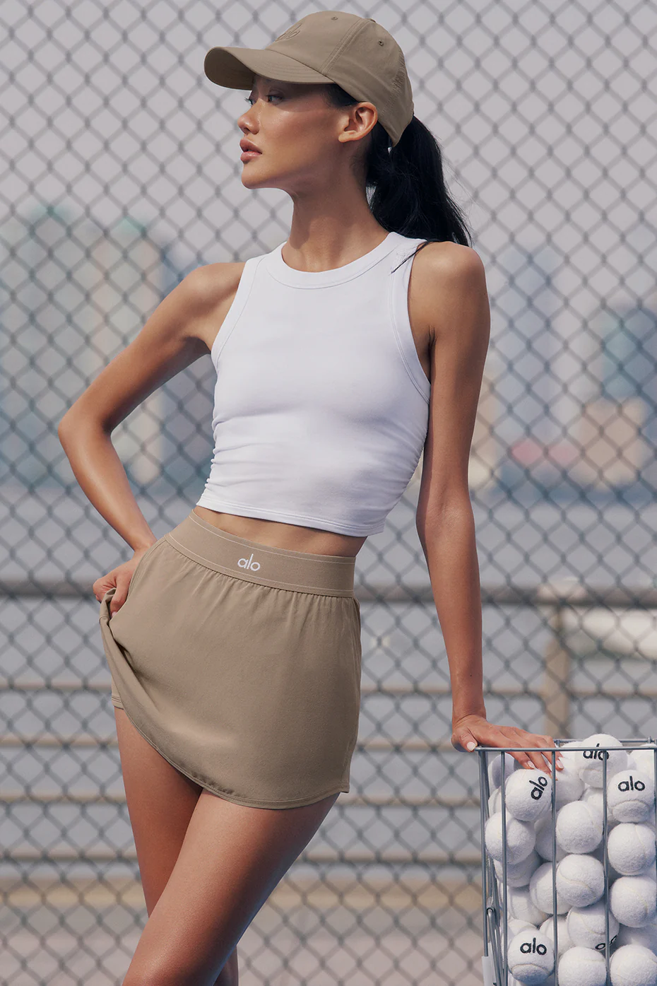 Alo Yoga — Match Point Tennis Skirt - Dune Grass