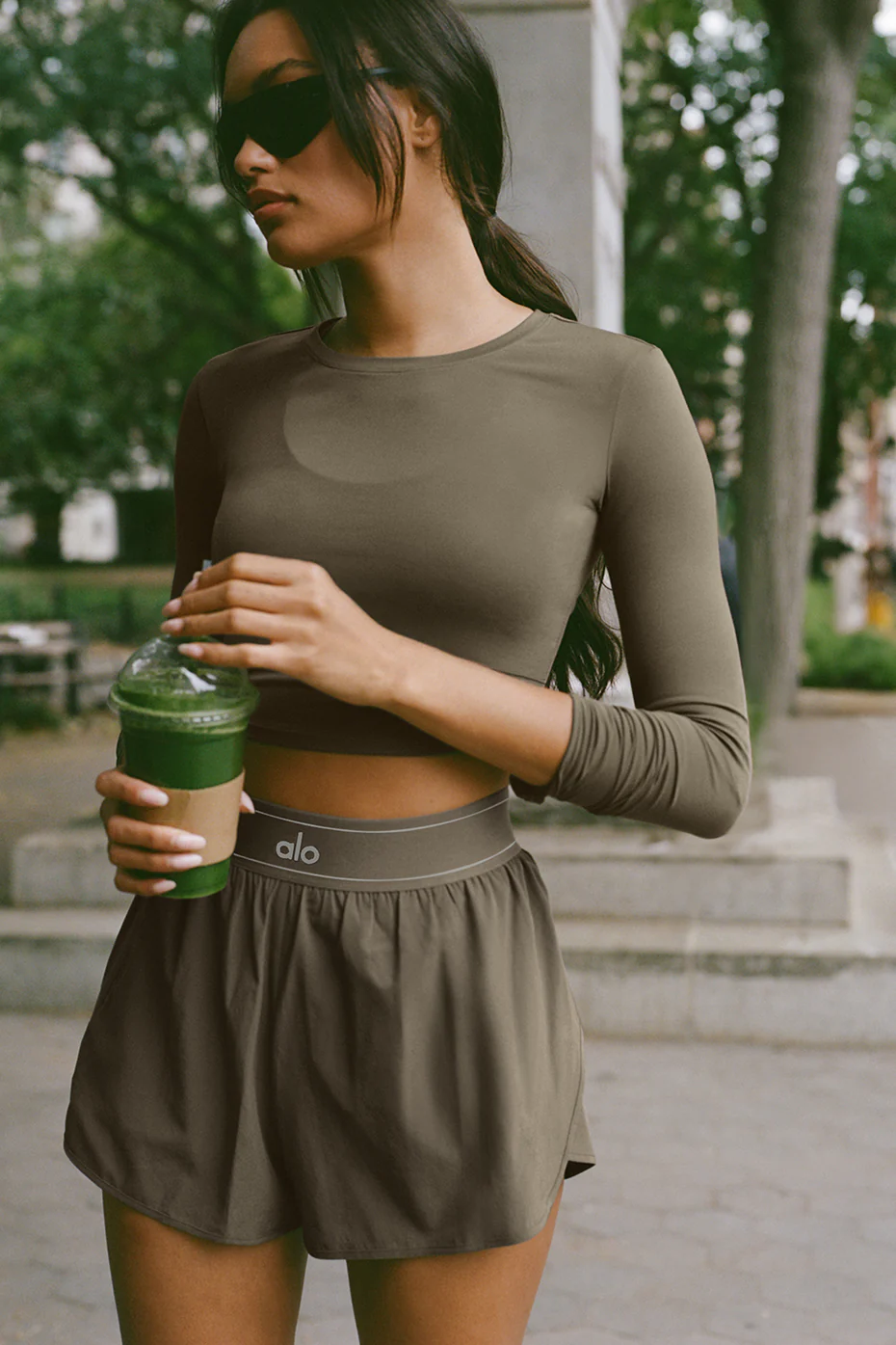 Alo Yoga — Match Point Short - Olive Tree