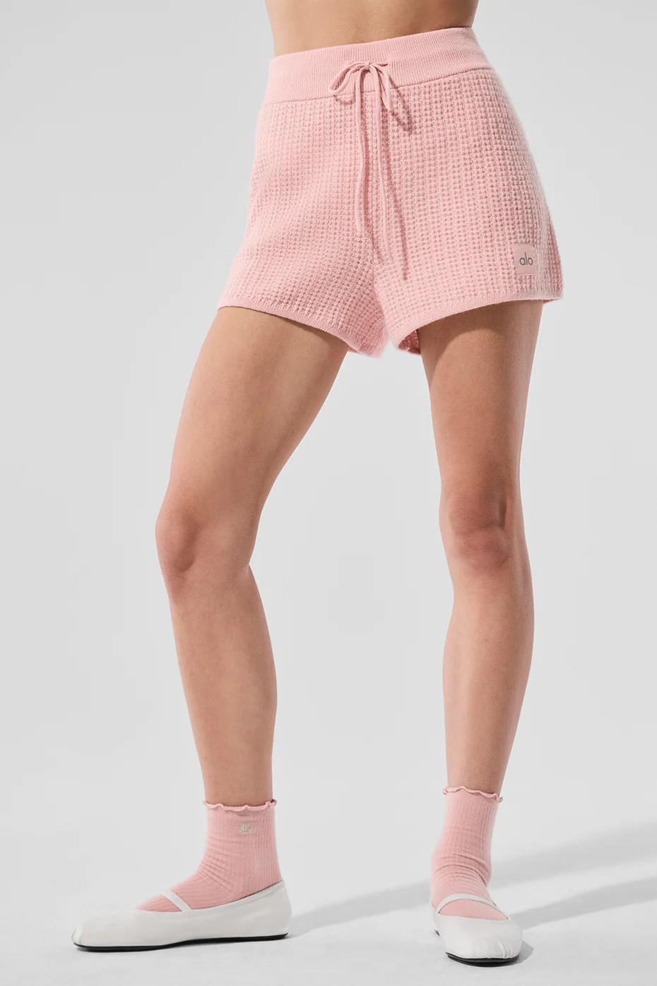 Alo Yoga — Cashmere High-Waist Plush Waffle Short - Pink Quartz