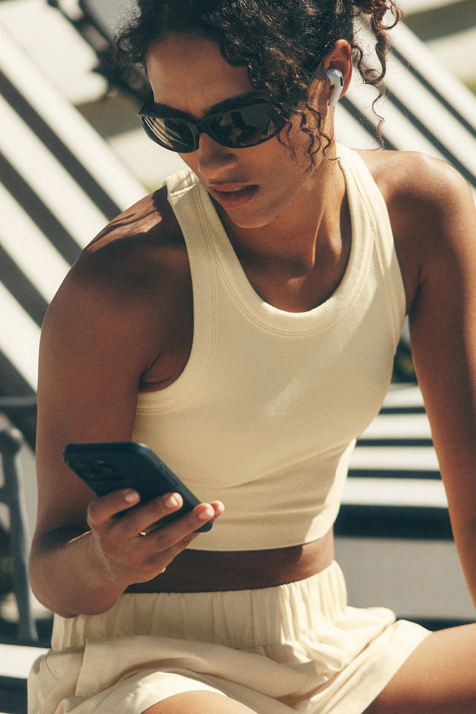 Alo Yoga — Seamless Delight High Neck Bra - Sunshine