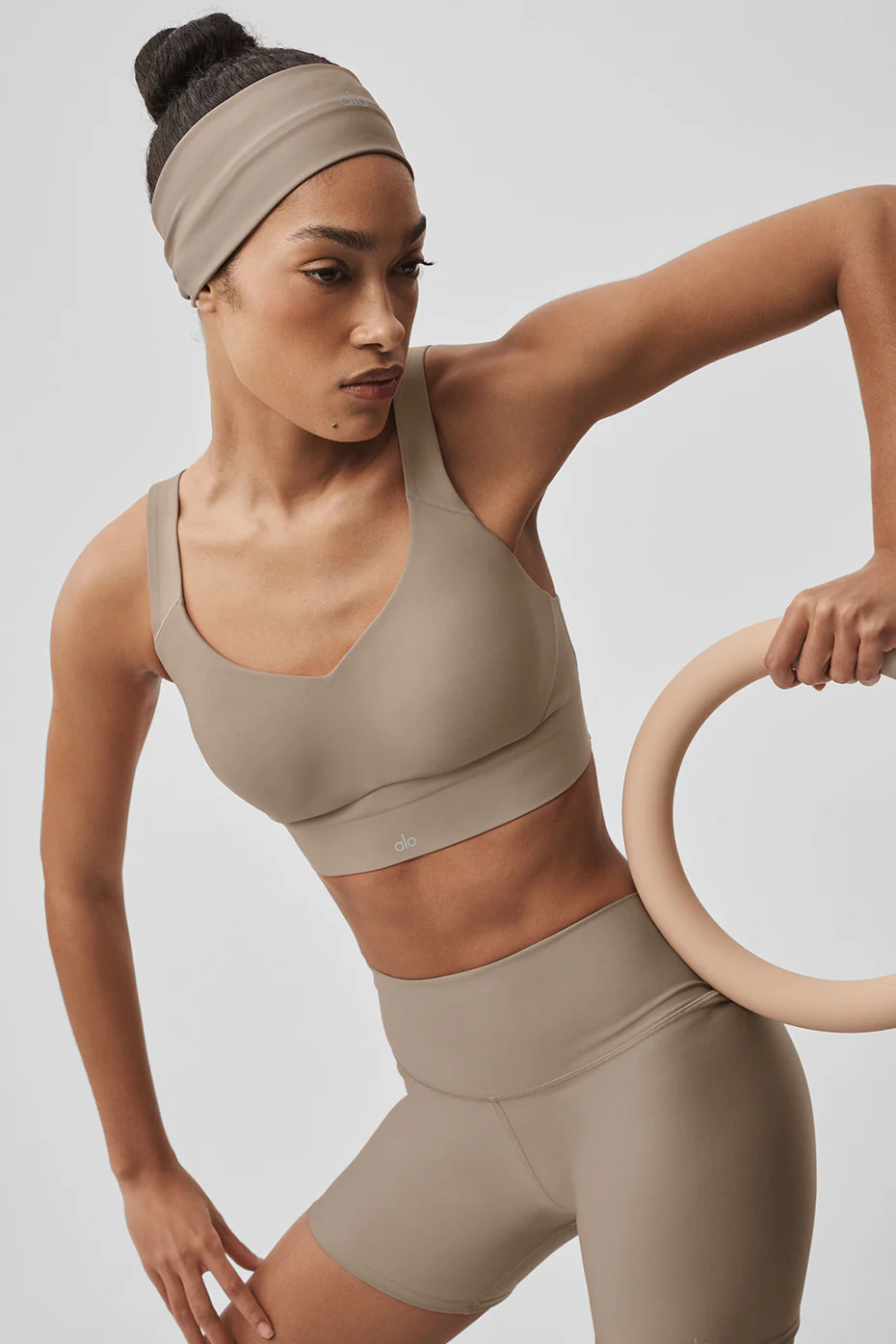 Alo Yoga — Airlift Endurance High-Impact Bra - Gravel
