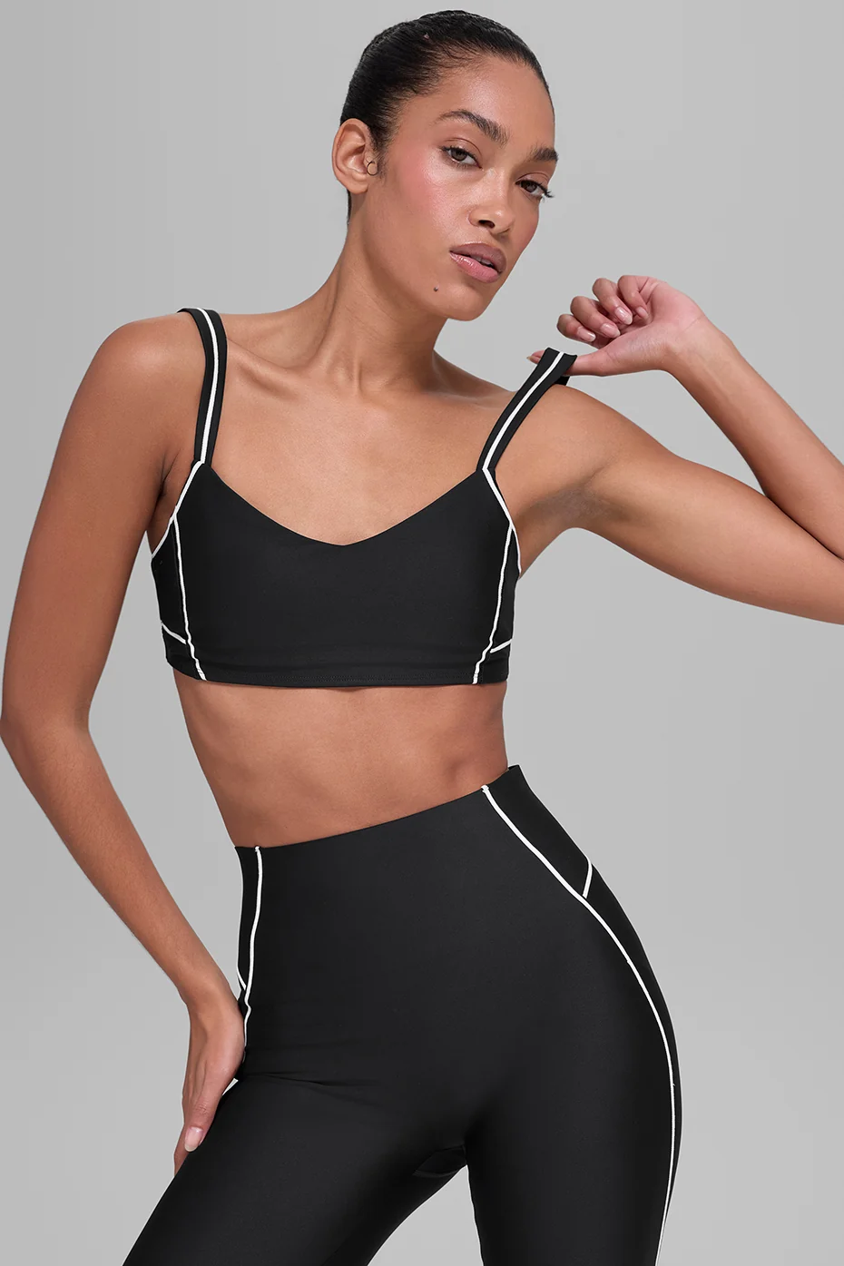 Alo Yoga — Airlift Haven Bra - Black/White