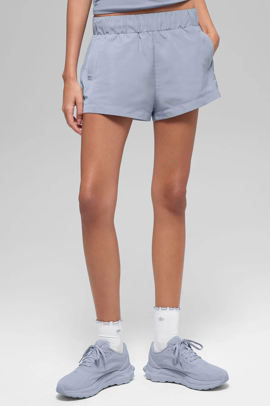 Alo Yoga — High-Waist Socialite Short - Winter Frost