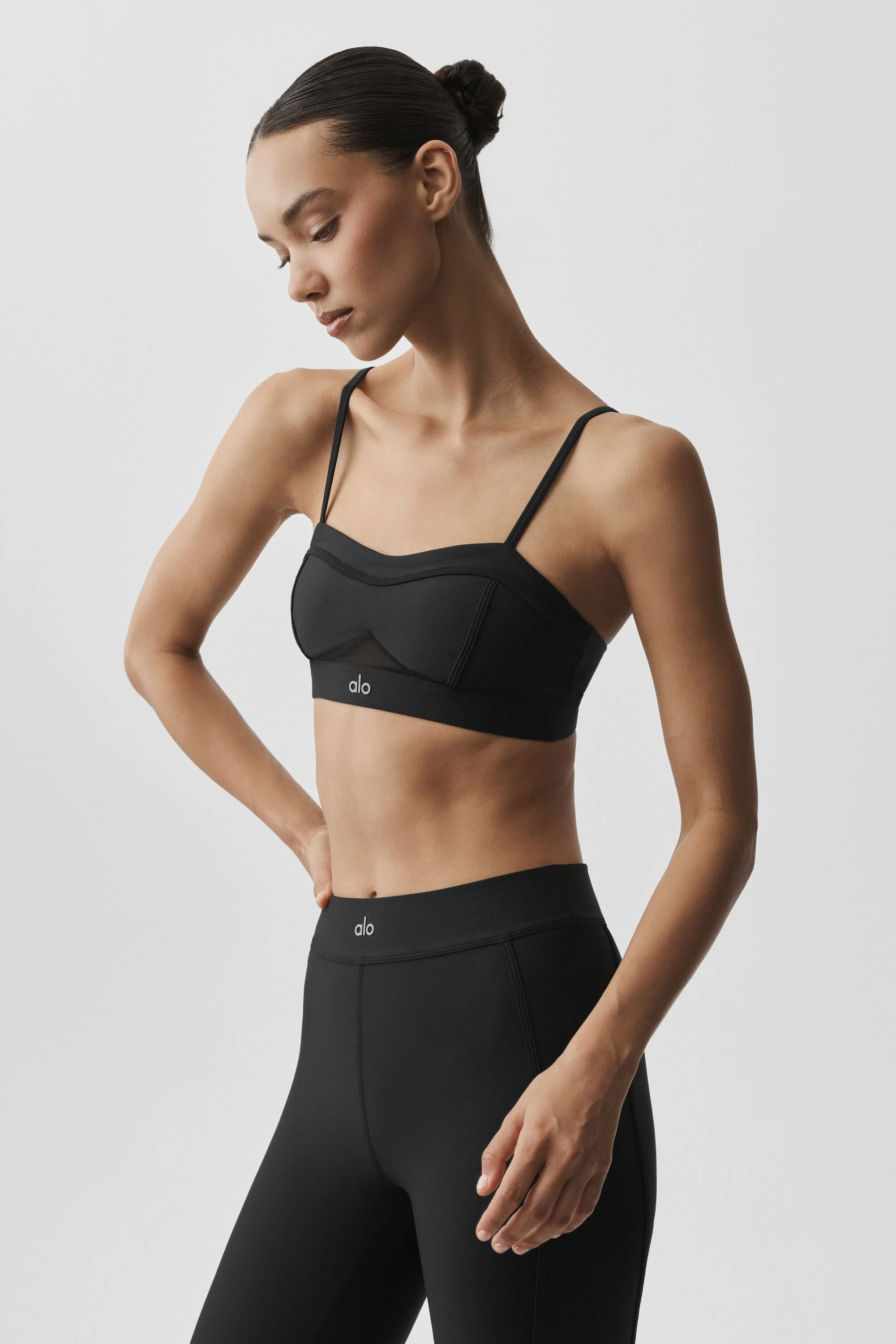 Alo Yoga — Airlift Skyglow Bra - Black