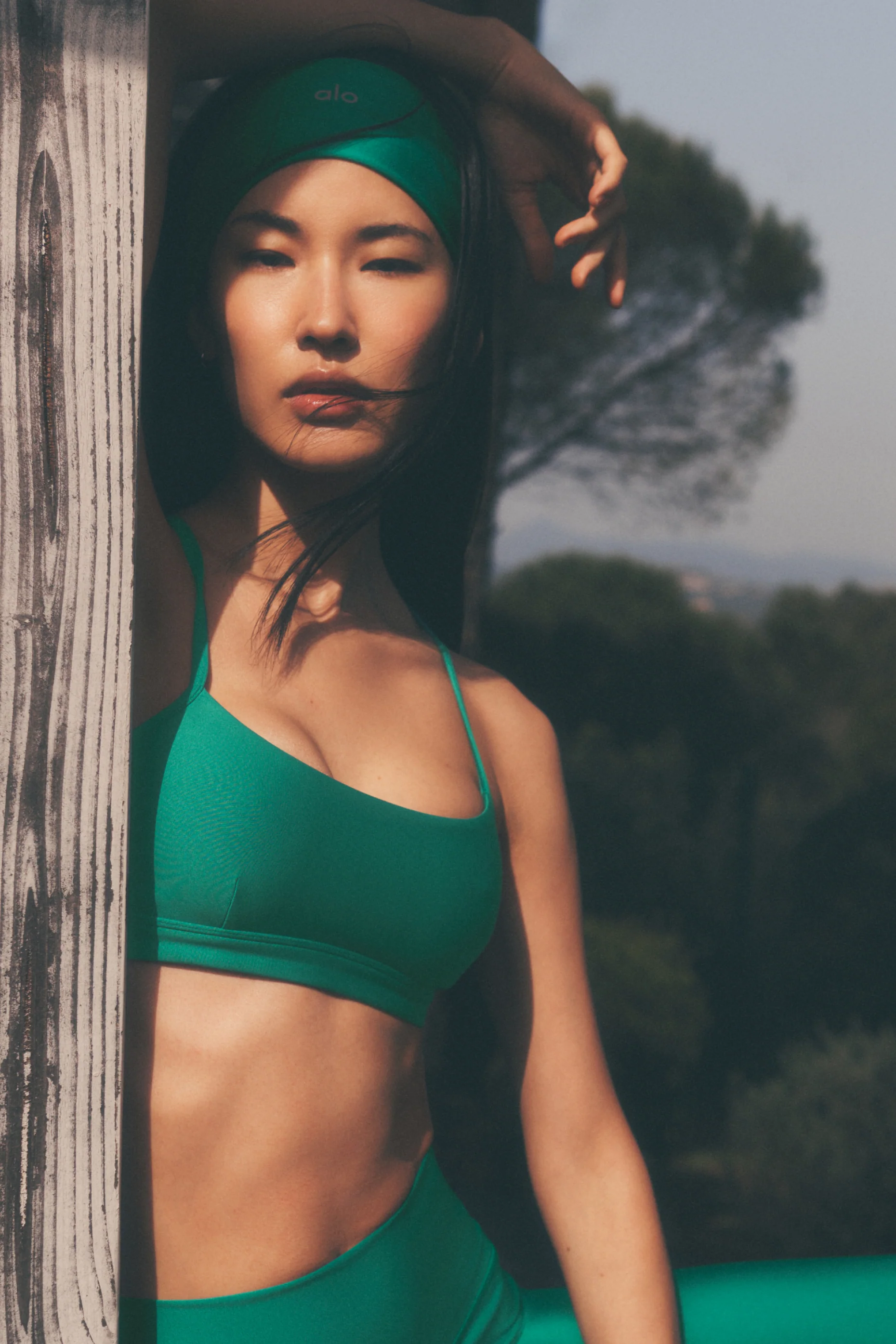 Alo Yoga — Airlift Intrigue Bra - Emerald Isle
